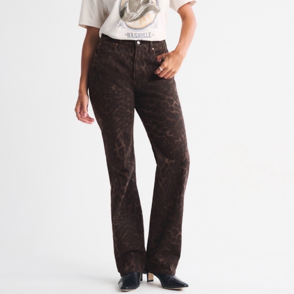 ABERCROMBIE CURVE LOVE HIGH RISE 90S RELAXED LEOPARD PRINT JEAN